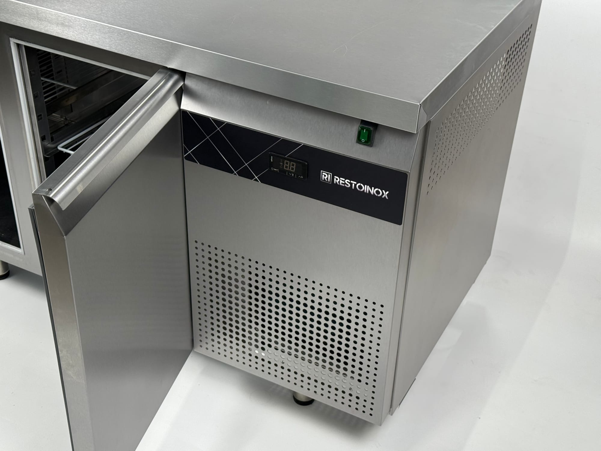 Стол холодильный RESTOINOX SHS-1111GN-B