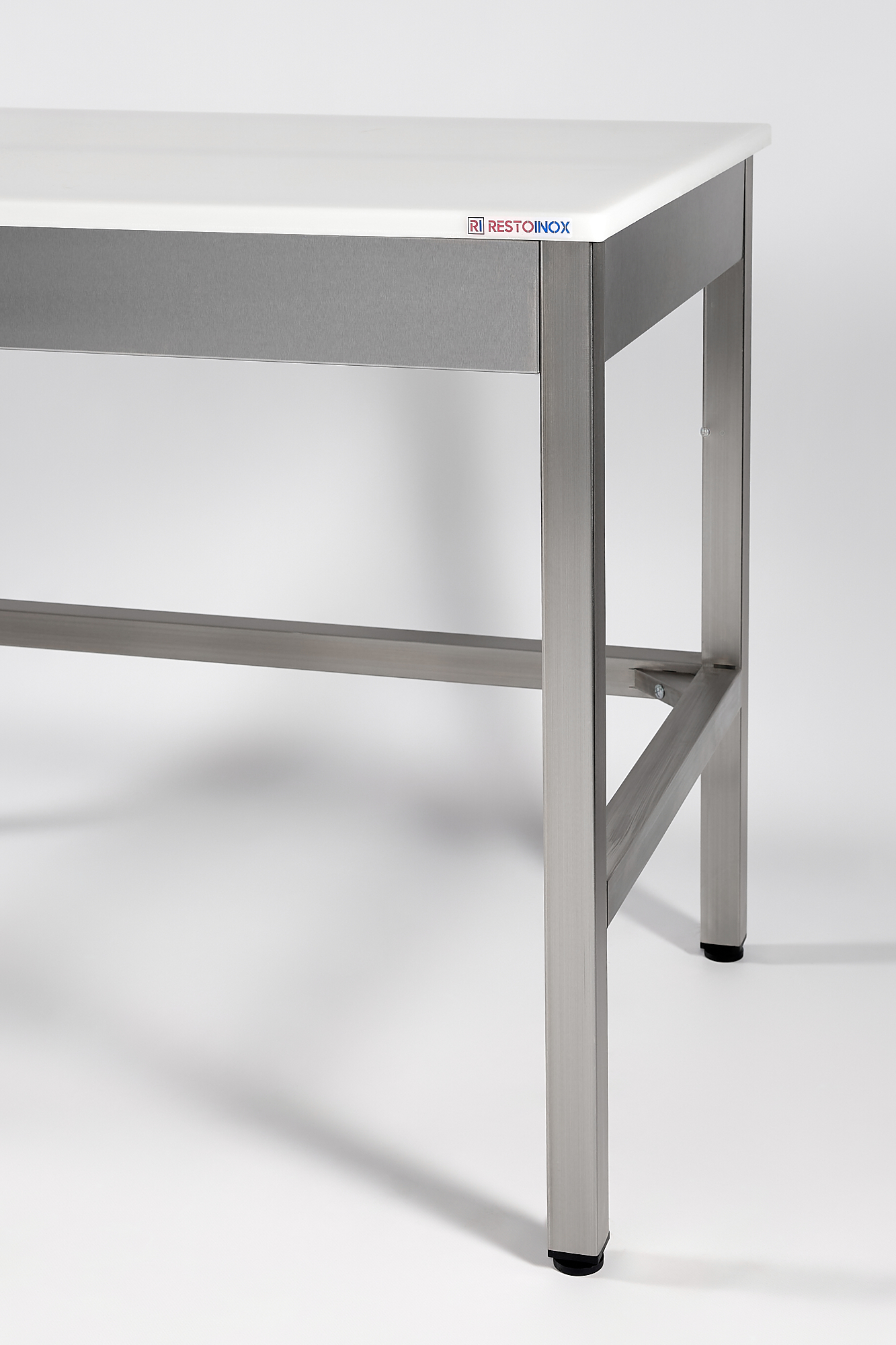 Стол производственный RESTOINOX СПП-18/6-О полипропиленовая столешница