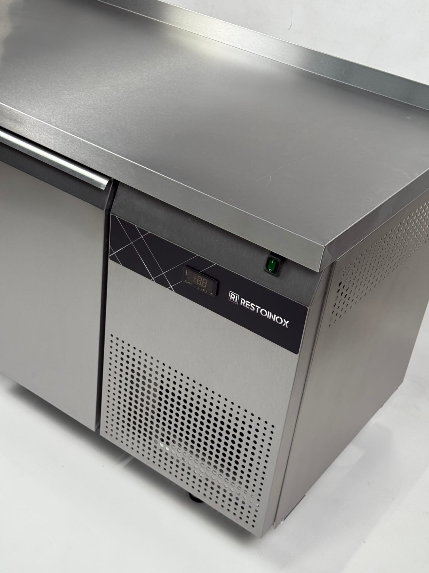 Стол холодильный RESTOINOX SHS-1111GN-B